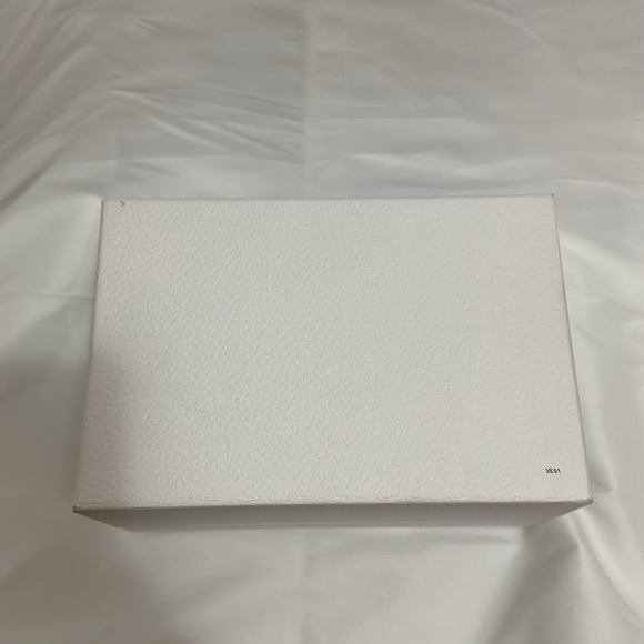 DIOR BOX WITH FOLD DOWN FRONT AND DIOR SHREDDED PAPER - Picture 3 of 5